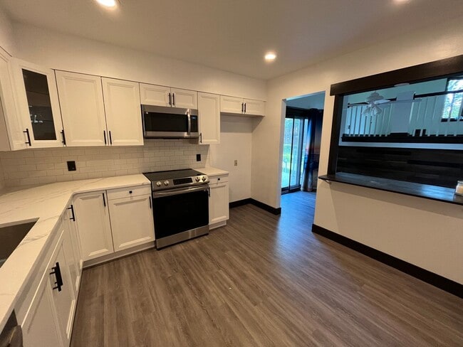 9225 Garrison Way in Eden Prairie, MN - Building Photo - Building Photo