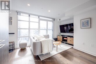 501 Adelaide St W in Toronto, ON - Building Photo - Building Photo