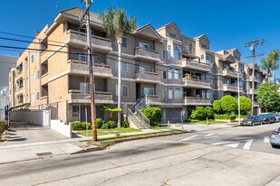 14960 Dickens St in Sherman Oaks, CA - Building Photo