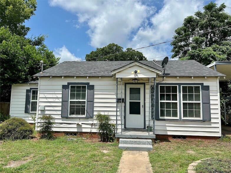 310 Dean St, Unit 2701-301 in Athens, TX - Building Photo