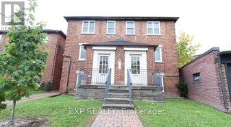 875 Millwood Rd in Toronto, ON - Building Photo