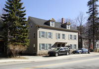 19 Exeter Rd in Newmarket, NH - Foto de edificio - Building Photo