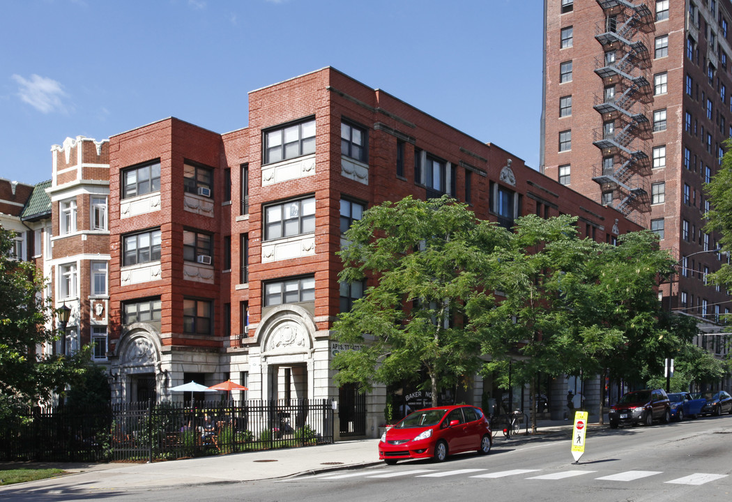 Wilson Apartments in Chicago, IL - Building Photo