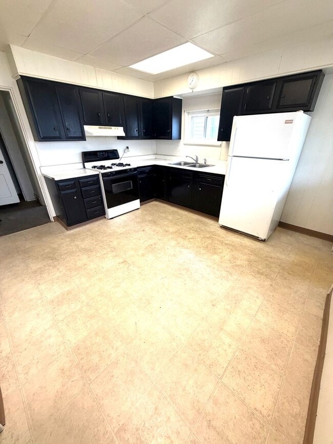 914 Lawrence St in Monongahela, PA - Building Photo - Building Photo