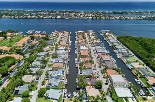 100 Neptune Dr in Hypoluxo, FL - Building Photo