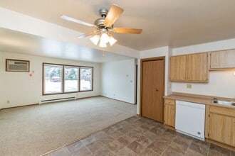 Woodfield Circle in Wausau, WI - Building Photo - Building Photo