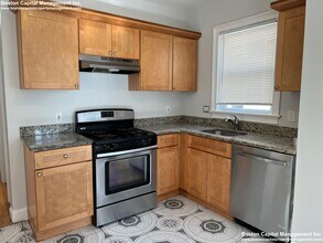 179 Belmont St, Unit 1 in Everett, MA - Foto de edificio - Building Photo