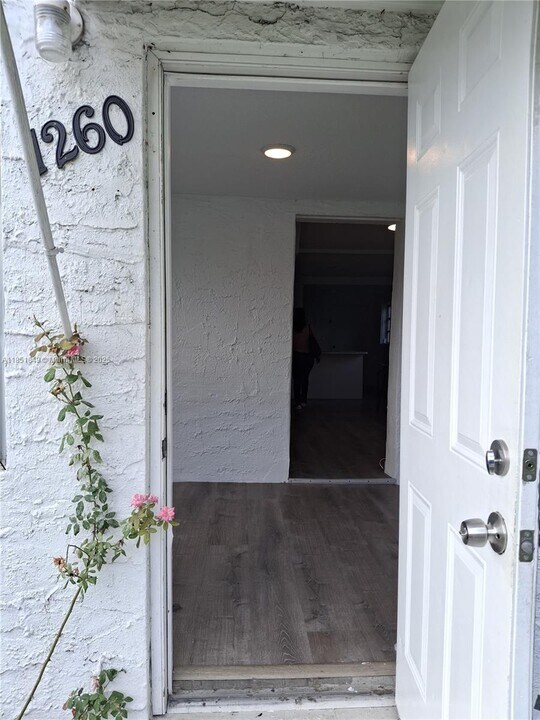 1260 NW 45th St in Miami, FL - Building Photo