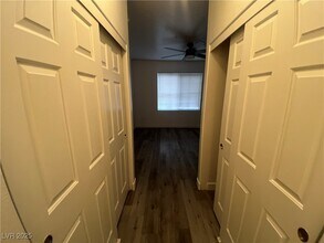 7135 S Durango Dr in Las Vegas, NV - Building Photo - Building Photo