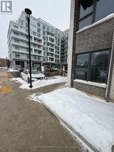 498 Plains Rd E in Burlington, ON - Building Photo - Building Photo
