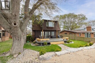 1820 Erie Ave in Amherstburg, ON - Building Photo - Building Photo