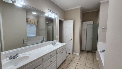 1024 Heatherwood in Hewitt, TX - Building Photo - Building Photo