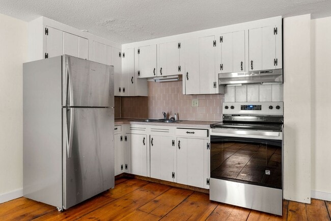 97 Groton St in Pepperell, MA - Building Photo - Building Photo