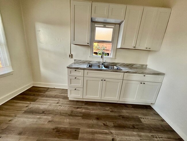 138 Westmoreland Ave in Los Angeles, CA - Building Photo - Building Photo