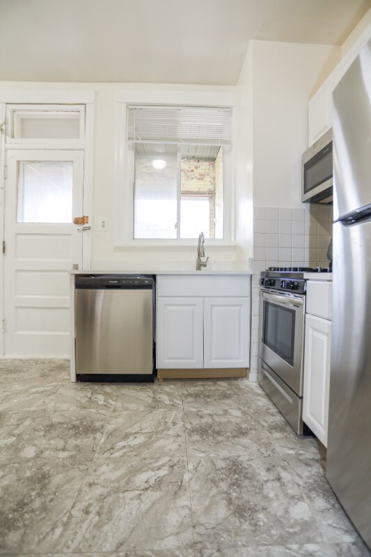 1445 W Argyle St, Unit 1 in Chicago, IL - Building Photo - Building Photo