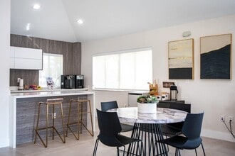 Legacy Palm Gardens in Hialeah, FL - Building Photo - Building Photo