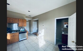 19 Highgate St, Unit 19 in Boston, MA - Foto de edificio - Building Photo