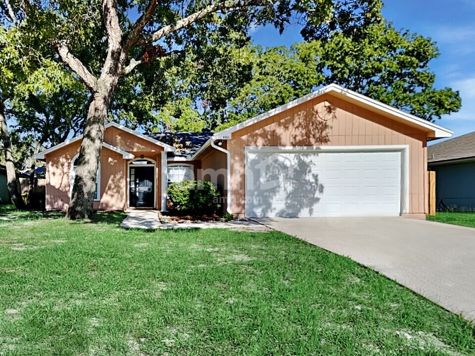 8034 Macinnes Dr in Jacksonville, FL - Building Photo