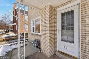 811 Burmont Rd in Drexel Hill, PA - Building Photo