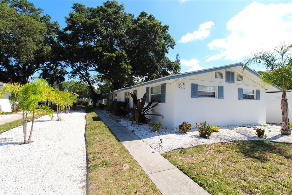 2035 Sandrala Dr in Sarasota, FL - Building Photo