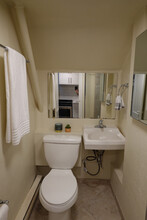 525 NE 86th St, Unit A in Seattle, WA - Building Photo - Building Photo