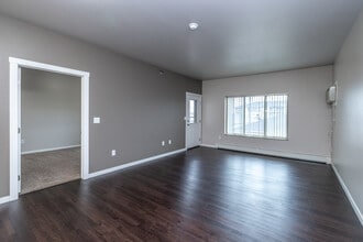 Shadow Bay Apartments in West Fargo, ND - Foto de edificio - Interior Photo