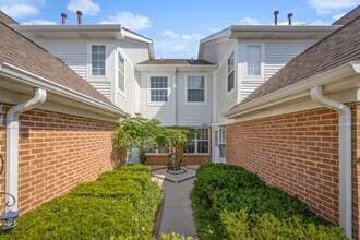 1483 Ashbury Ln W in Roselle, IL - Building Photo - Building Photo