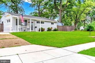 1002 Londonderry Dr in Glen Burnie, MD - Building Photo - Building Photo