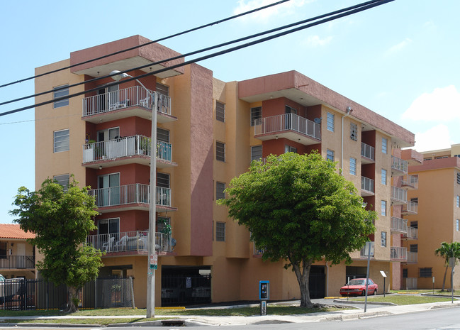 1245-1271 NW 2nd St in Miami, FL - Foto de edificio - Building Photo