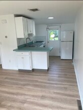 8 Regency Dr, Unit UnitB in Bourne, MA - Foto de edificio - Building Photo