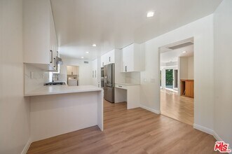 1708 Clear View Dr in Beverly Hills, CA - Building Photo - Building Photo