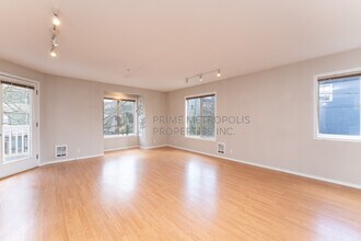 2014 E Denny Way in Seattle, WA - Building Photo - Building Photo