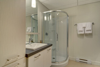 2900 Ch Ste-Foy in Québec, QC - Building Photo - Building Photo