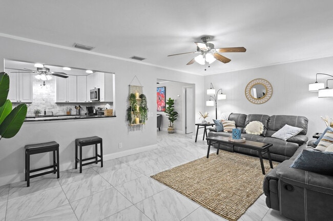 4416 Fuschia Cir S in Palm Beach Gardens, FL - Foto de edificio - Building Photo