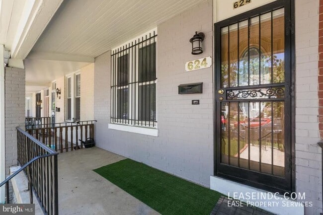 624 Irving St NW in Washington, DC - Building Photo - Building Photo