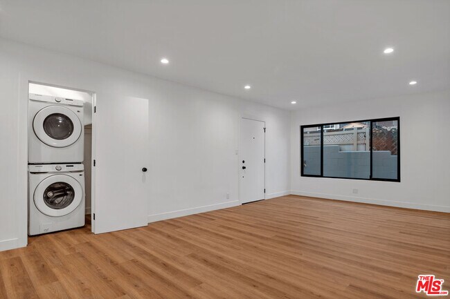 950 Havenhurst Dr in West Hollywood, CA - Building Photo - Building Photo