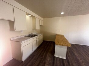 11661-11665 White Ave in Adelanto, CA - Building Photo - Building Photo