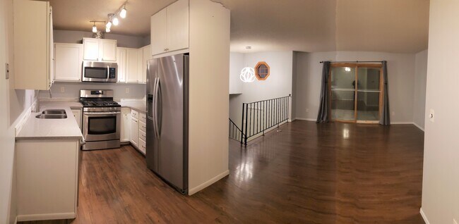 880 Pontiac Ln in Chanhassen, MN - Building Photo - Building Photo