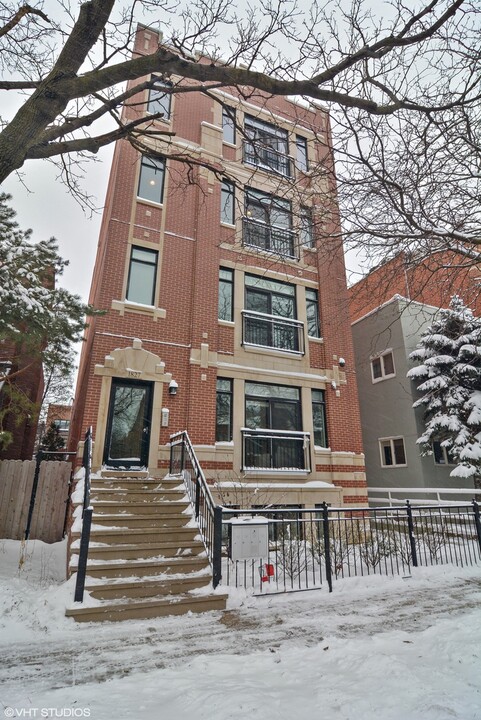 1827 N Larrabee St in Chicago, IL - Building Photo