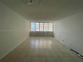 1817 S Ocean Dr in Hallandale Beach, FL - Building Photo - Building Photo