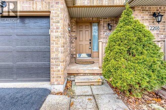 2266 Arbourview Dr in Oakville, ON - Building Photo - Building Photo