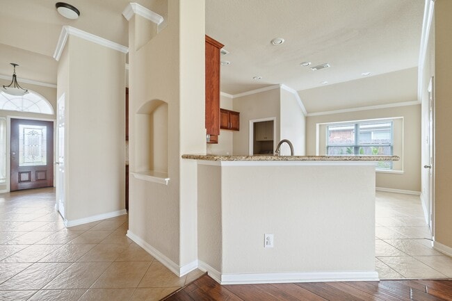 9515 Denfield Ln in Houston, TX - Foto de edificio - Building Photo