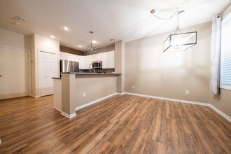 10875 Oak Grv Cir in Woodbury, MN - Building Photo - Building Photo