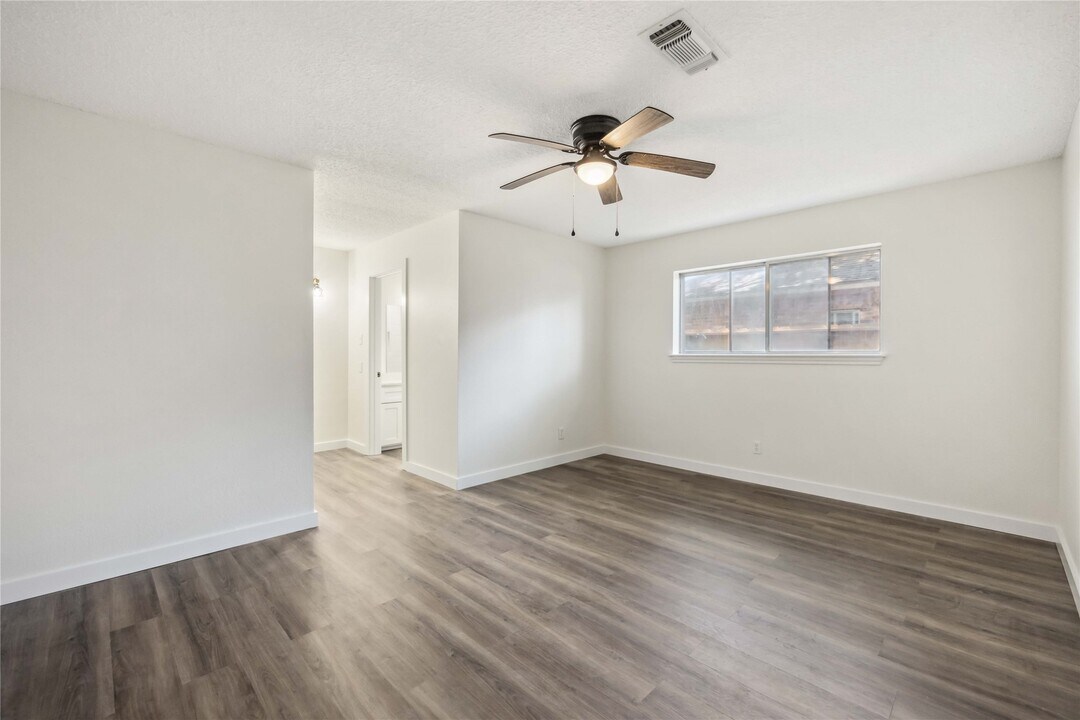 12418 A Bar Dr in Santa Fe, TX - Building Photo