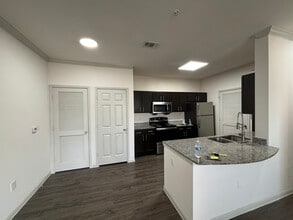 4624 Cromwell Dr in Kyle, TX - Foto de edificio - Building Photo