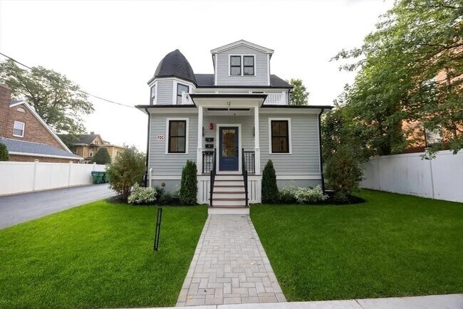 12 George St, Unit Residence at Royall Park in Medford, MA - Foto de edificio - Building Photo