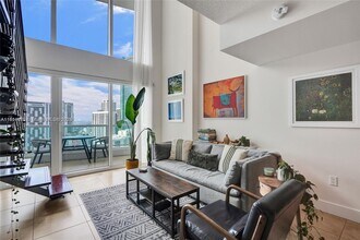 41 SE 5th St, Unit 1805 in Miami, FL - Building Photo - Building Photo