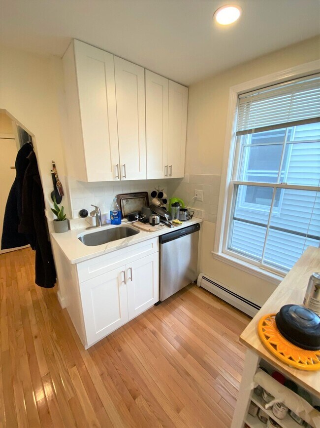 359 Western Ave, Unit 2 in Cambridge, MA - Building Photo - Building Photo
