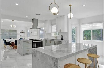 725 Harrison St in Hollywood, FL - Building Photo - Building Photo