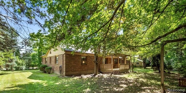 23095 Beck Rd in Novi, MI - Building Photo - Building Photo